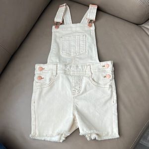 Cat & Jack off white overall shorts with front pocket, excellent condition.